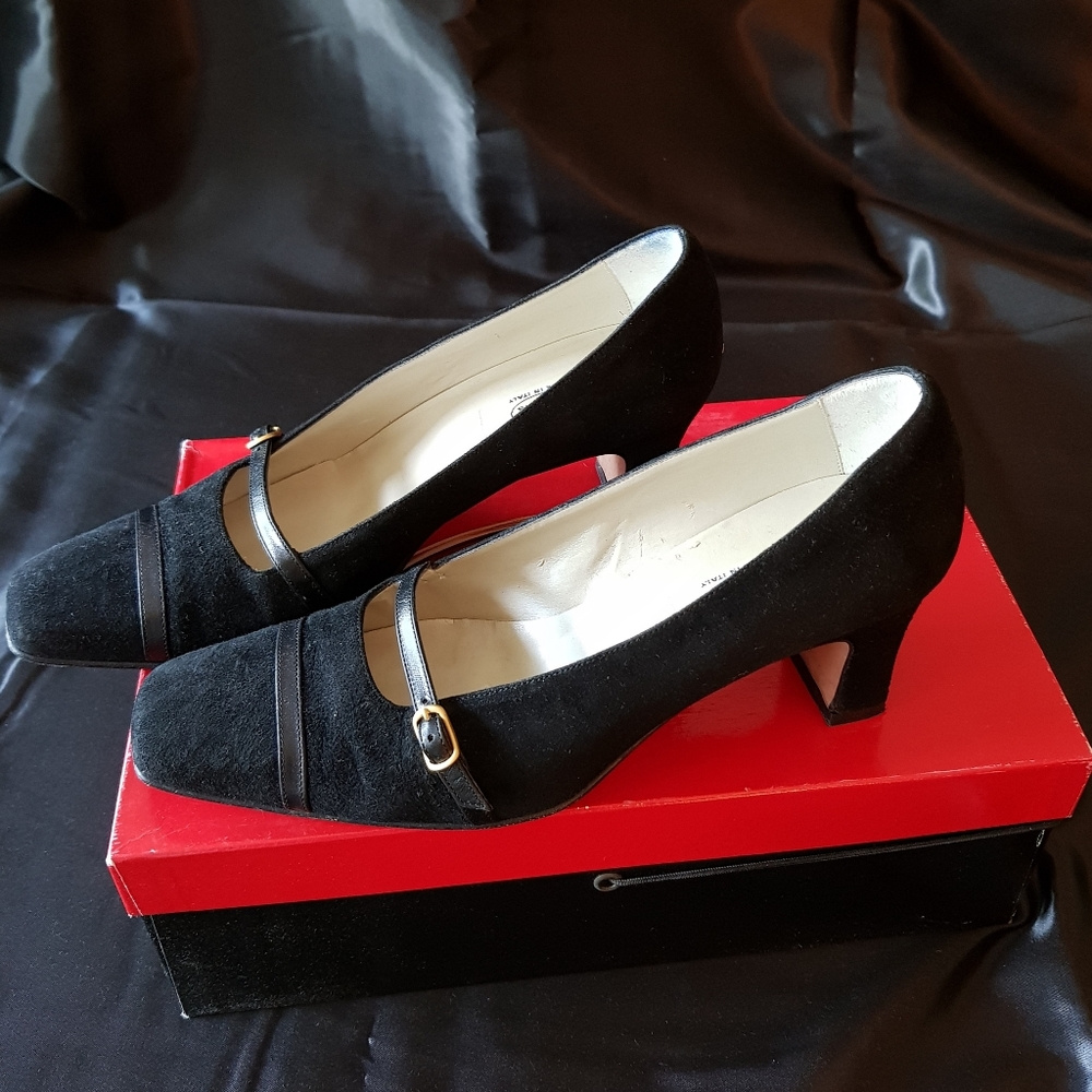 Shoes - Picture 3 of 4